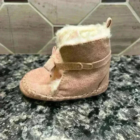 Baby boots Old Navy Faux-Suede Shimmer Faux-Fur Lined Booties for Baby size 2.5 - Picture 5 of 10